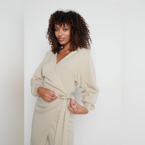 pretty lavish beau wrap midi dress - Picture 7 of 7